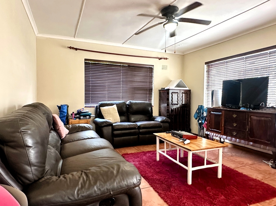 4 Bedroom Property for Sale in Bergzicht Western Cape